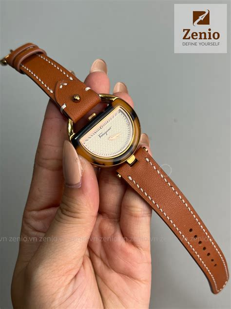 Dây đồng hồ Salvatore Ferragamo.